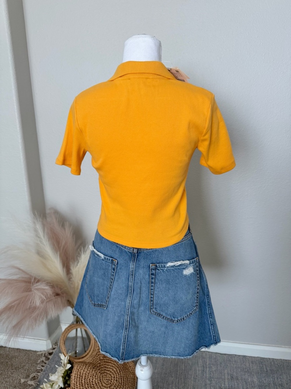NWT Zara - Women's Short Sleeve V‑Neck Polo Crop Top - Yellow - Picture 5 of 16